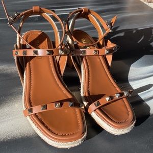 Valentino Garavani Rockstud Espadrille Sandals. Size 36 (size 6)